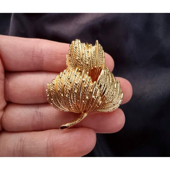 Rare Find GROSSE 1960s Signed Germany Gold Flower Floral Brooch Pin - Picture 3 of 6